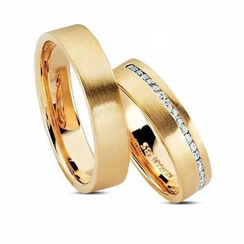 Tidløse Nuran vielsesringe i 14 karat guld med 0,20 ct diamanter – parring med mat og blank finish.